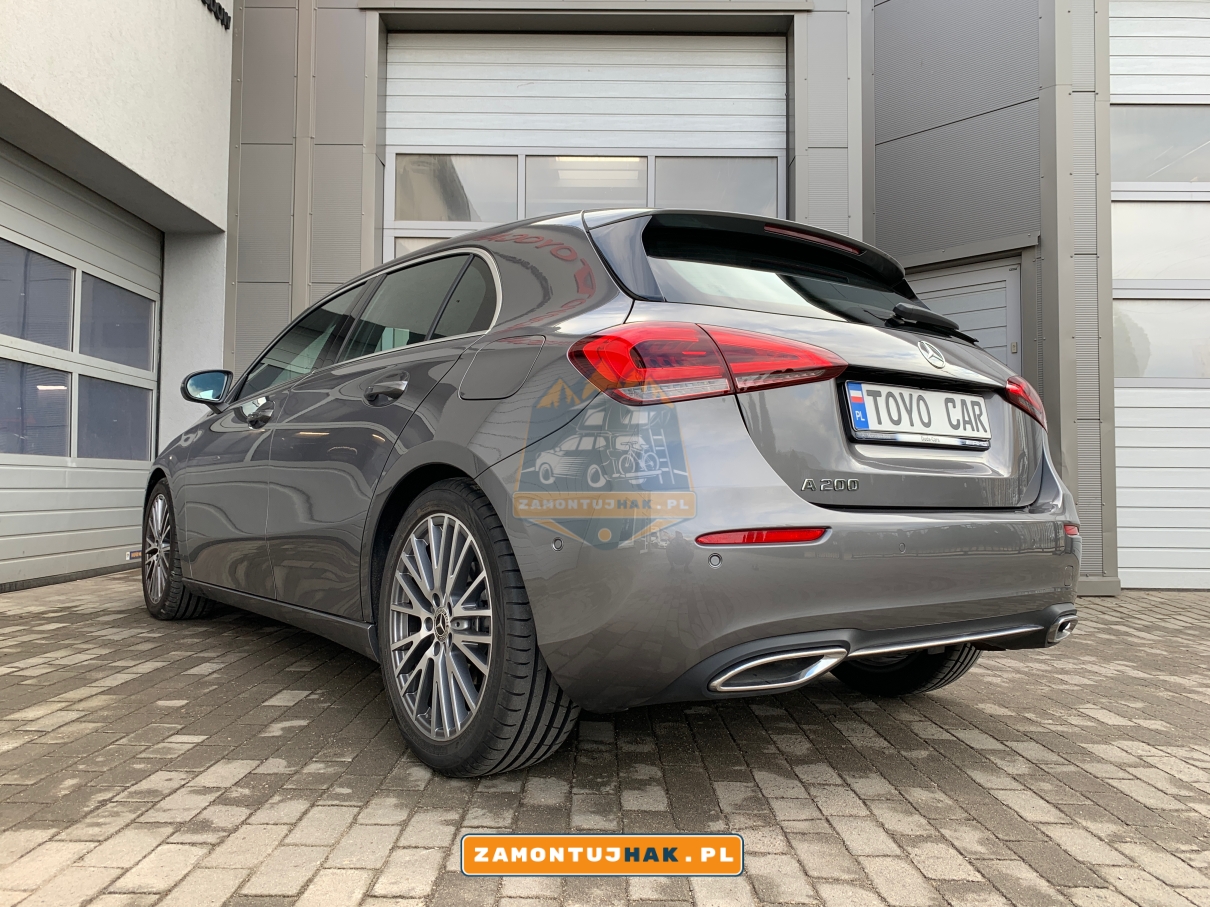 zdjecie pokazuje jak niewidoczny jest hak holowniczy po demontazu kuli w mercedes a klasa hak westfalia a40v